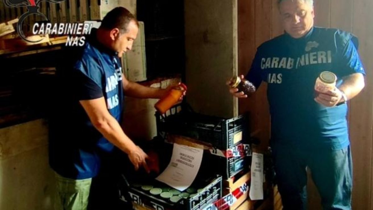 Botulino, blitz dei Nas: stop a conserve e succhi irregolari per 700 chili
