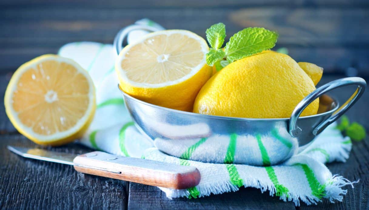 I 7 Straordinari Benefici del Limone per il Benessere Quotidiano