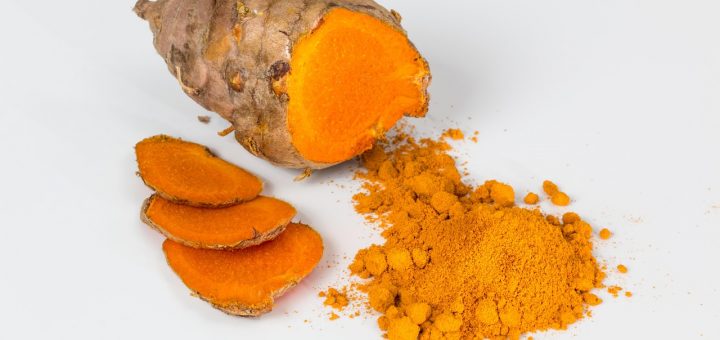 Curcuma in polvere Colfiorito richiamata: rischio microbiologico, lotto da non consumare