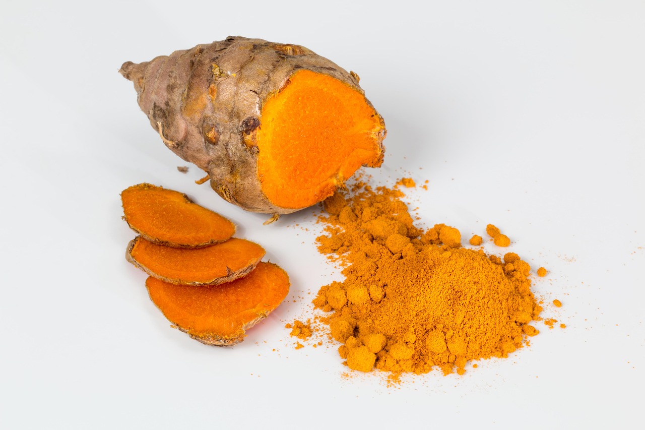 Curcuma in polvere Colfiorito richiamata: rischio microbiologico, lotto da non consumare